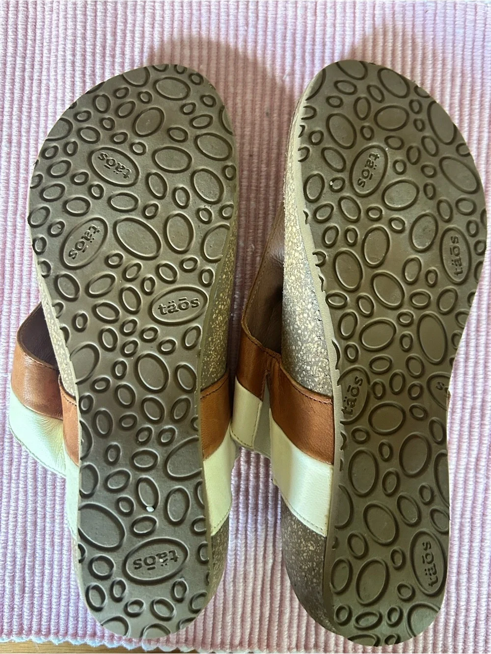 Taos Sun Queen Comfort Leather Cognac/Cream Thong Sandals - 7 - 7-1/2